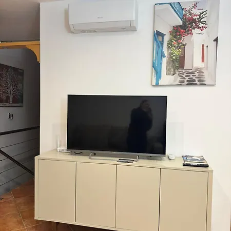 3 Bedroom, Heated Pool, Free Parking *