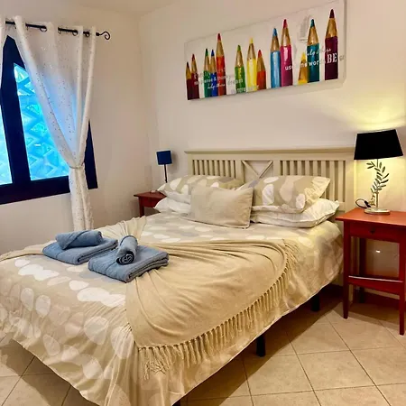 3 Bedroom, Heated Pool, Free Parking Apartman *