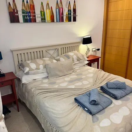 3 Bedroom, Heated Pool, Free Parking Appartement